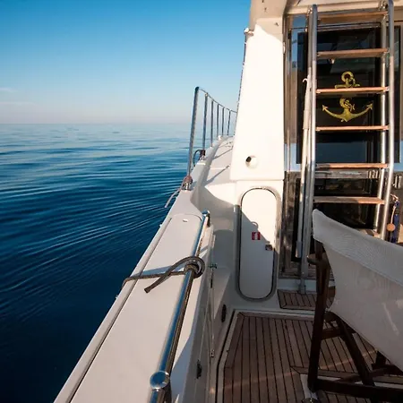 Luxury Living On A Yacht Botel