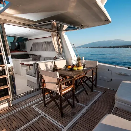 Botel Luxury Living On A Yacht Mykonos Town