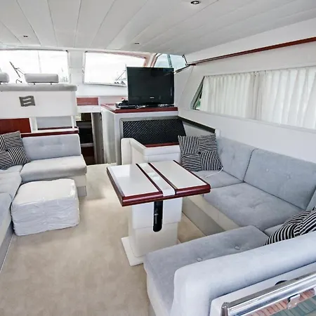 Botel Luxury Living On A Yacht *
