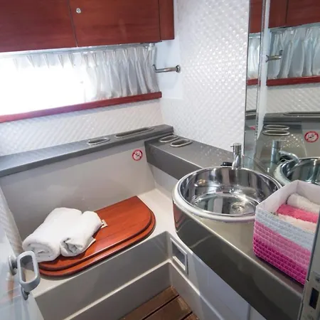 Botel Luxury Living On A Yacht Mykonos Town