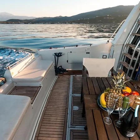 Botel Luxury Living On A Yacht Mykonos Town