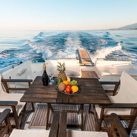 Botel Luxury Living On A Yacht
