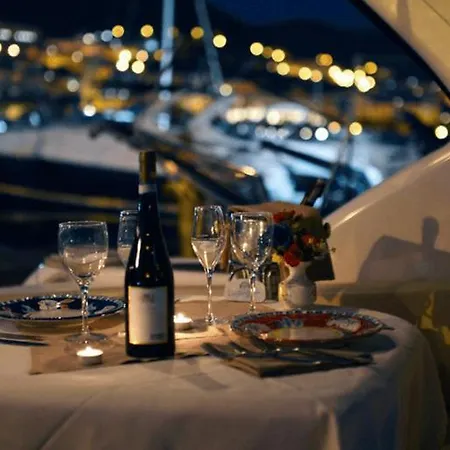 Luxury Living On A Yacht Botel *