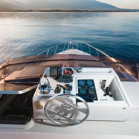 Botel Luxury Living On A Yacht